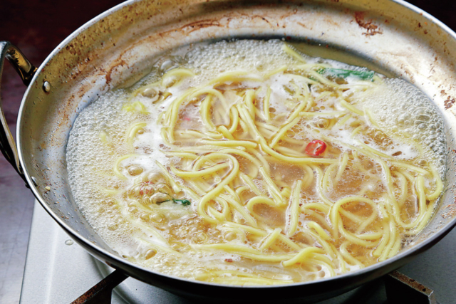 テールスープのうまみに絶賛の嵐「タンテール富士」