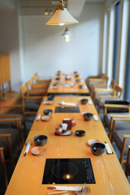 福にあやかれそうな吉祥文様が目を引く「博多もつ鍋 しば田 薬院店」