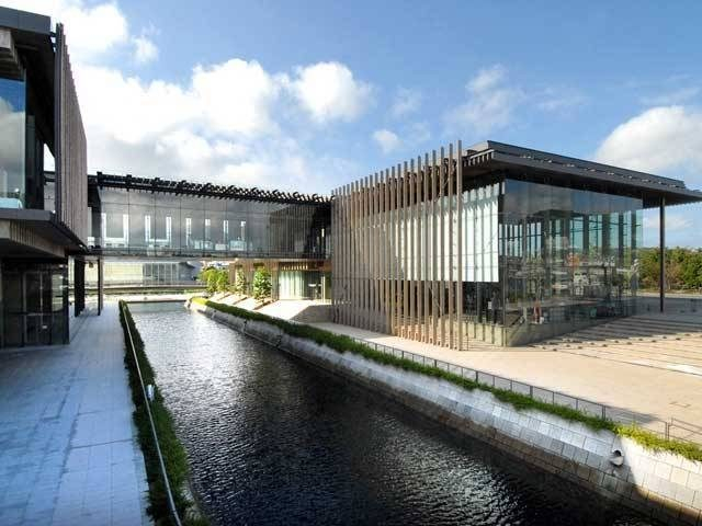 水辺の美術館でアート鑑賞「長崎県美術館」