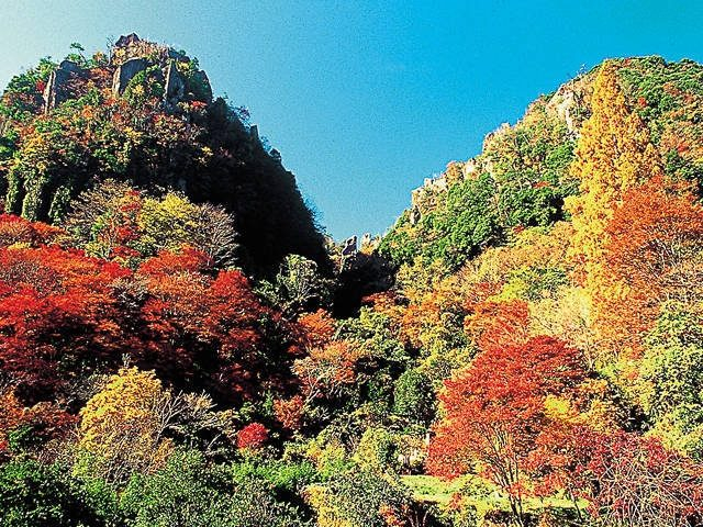 【耶馬渓×紅葉ドライブ①】風光明媚と称される八つの奇岩「深耶馬溪・一目八景」