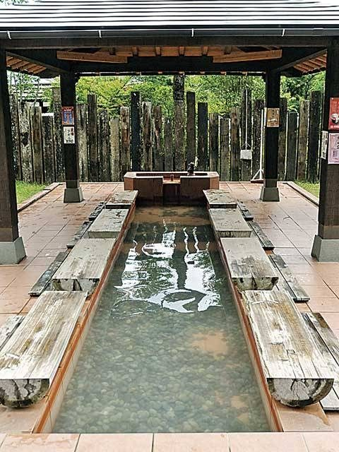 血の池地獄の足湯