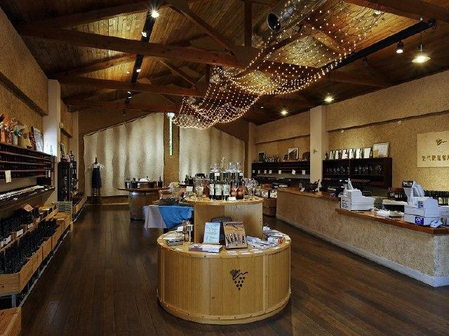 杜のワイナリーをイメージした工房「安心院葡萄酒工房 」