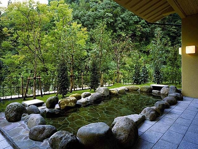 【耶馬渓紅葉ドライブ×立ち寄り温泉】耶馬渓の自然を大満喫する「深耶馬温泉館 もみじの湯」