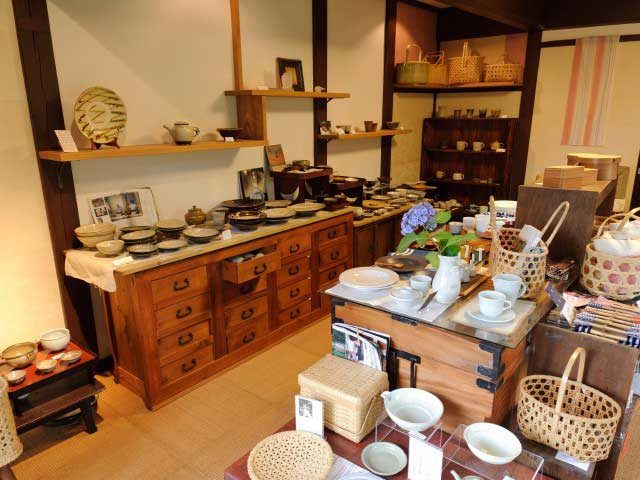 ナチュラルかつ愛着の湧くアイテム「愉しい食卓 はなやももショップ」