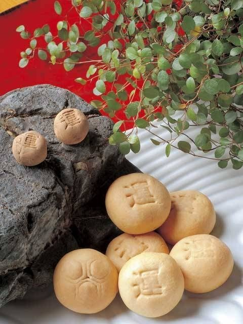 【日南海岸ドライブ×鵜戸神宮】甘くておいしい“運だめし”「金城堂本店」