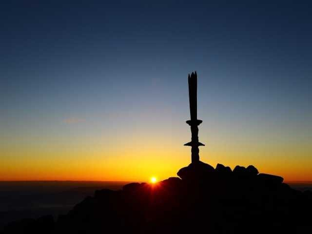 【霧島×観光】坂本龍馬の手紙に綴られた聖域”天の逆鉾”をめざして山頂へ「高千穂峰」