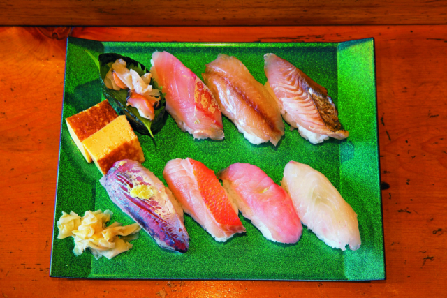 大きなにぎりの房州鮨の本家「白浜屋本店」