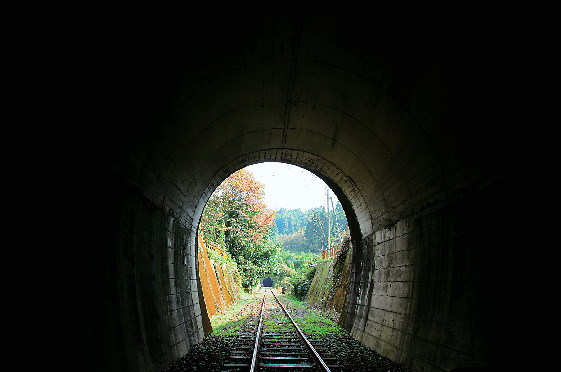 2つのトンネルをくぐって…
