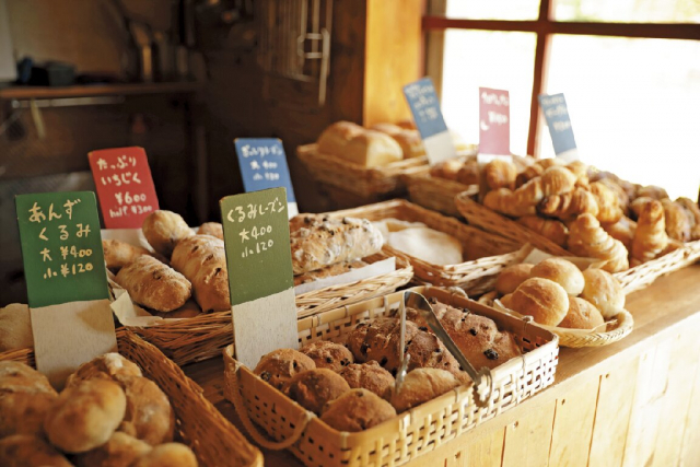 人里離れた山の中にある小さな人気店「かまどの火」