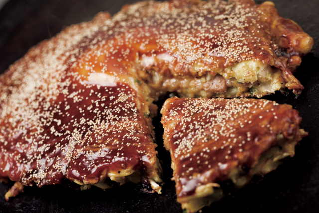 【天神橋筋商店街のランチスポット】路地にあるお好み焼きの名店「お好み焼き 千草」