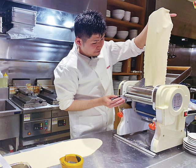 挽きたて、延ばしたて、できたての餃子「餃子のラスベガス」