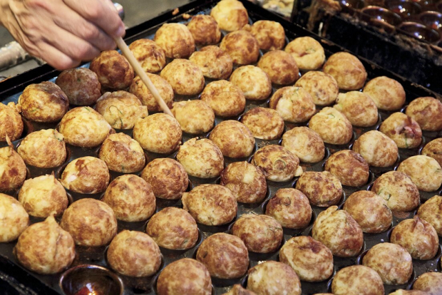 行列覚悟の人気店「たこ焼道楽 わなか 千日前本店」