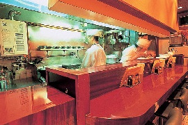 若鶏の姿焼きはぜひ味わいたい一品「劉家荘」