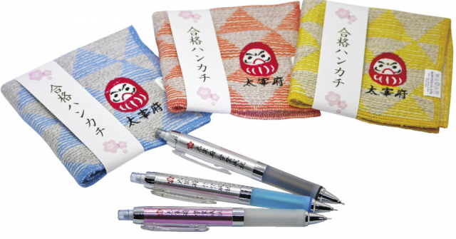 大宰府らしい合格グッズがたくさん「市川ショップ」