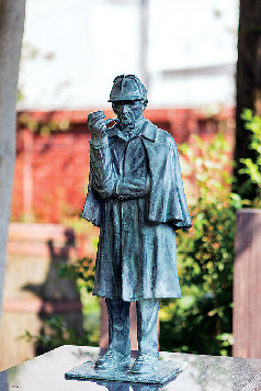 ホームズになりきっての記念撮影「英国館」