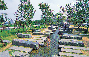 水と緑が癒すシーサイドパークを歩こう「長崎水辺の森公園」