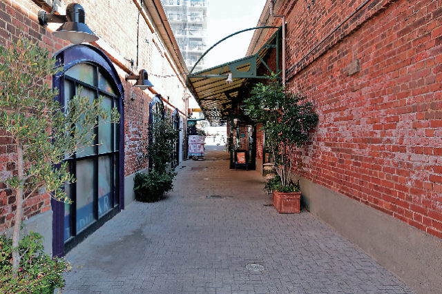 神戸煉瓦倉庫 HARBOR STORES