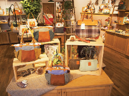 【神戸ハーバーランドumie×ショッピング】ひと工夫ありの神戸バッグ「EAVUS」