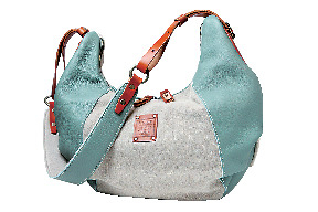 【神戸ハーバーランドumie×ショッピング】ひと工夫ありの神戸バッグ「EAVUS」