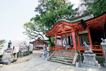 【長崎×龍馬ゆかりの地観光2】緑に映える朱色の鳥居をくぐって「若宮稲荷神社」