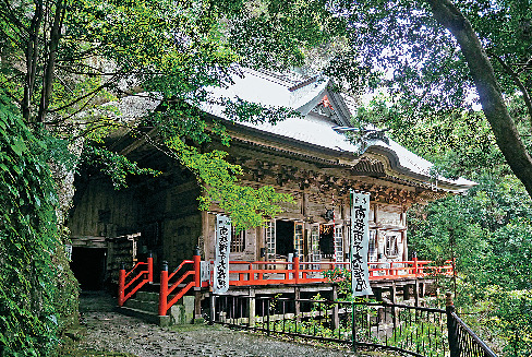 【国東半島×観光】力みなぎる仁王像が寺を守る「両子寺」