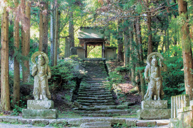 【国東半島×観光】力みなぎる仁王像が寺を守る「両子寺」