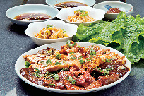 【鶴橋×焼き肉】本場オモニの味に感激! 焼き肉と一緒に一品料理をいろいろ食べたい「韓国料理・焼肉 大邱家」