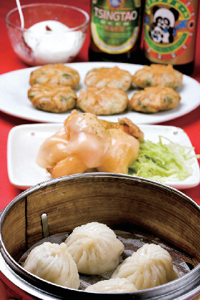 湯気上るアツアツ点心に冷たいビールで極楽!「上海食亭」