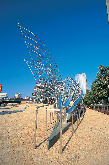 国立国際美術館