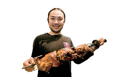 ビニールシートをめくればそこはリトルメキシコ「墨国回転鶏料理」