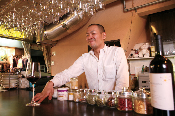 大阪一敷居の低いワインバーとして有名!「luv wine(ラブワイン)」