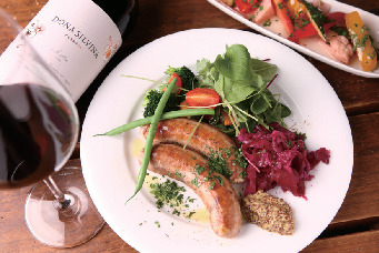 大阪一敷居の低いワインバーとして有名!「luv wine(ラブワイン)」