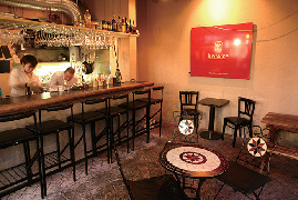 大阪一敷居の低いワインバーとして有名!「luv wine(ラブワイン)」