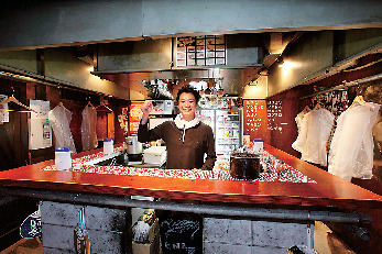 つやつやの新鮮ホルモンをスタンディングで気軽に「電撃ホルモンツギヱ」