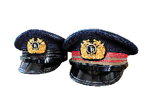 旧高千穂鉄道の時刻表や駅員の帽子を展示