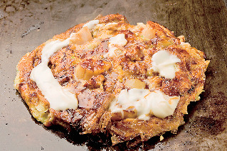 行列が絶えない名店「道頓堀 お好み焼 美津の」