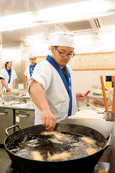 新世界・通天閣・あべのでやりたい5つのこと④ 新世界で串カツ店をはしご