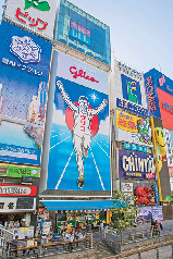 13:00 道頓堀で看板と記念撮影