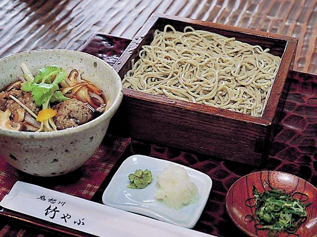 鬼怒川を眺めながらそばをいただく「鬼怒川 竹やぶ」