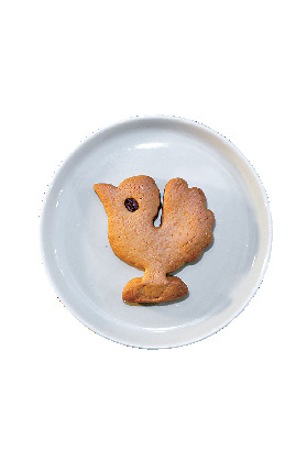 【天神周辺の夜カフェ】香り高いコーヒーとビビッドカラーの店内でひと息「manu coffee 大名店」