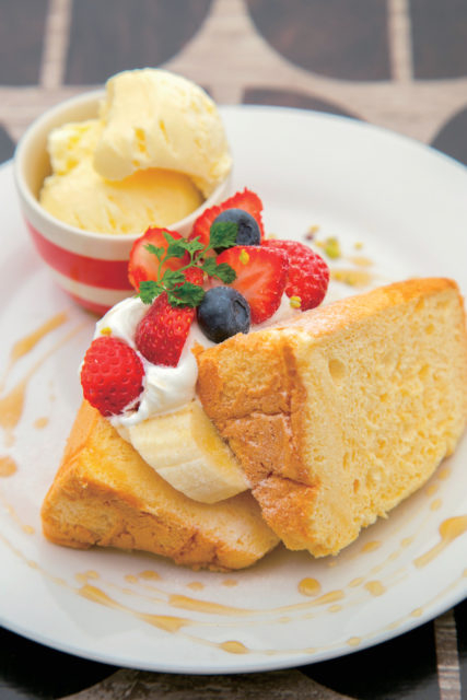 季節のフルーツとクリームをふわふわのシフォンケーキでサンド「Amis」