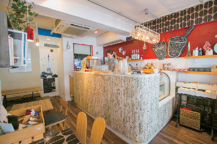 季節のフルーツとクリームをふわふわのシフォンケーキでサンド「Amis」