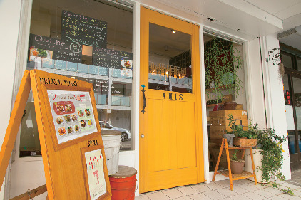 季節のフルーツとクリームをふわふわのシフォンケーキでサンド「Amis」