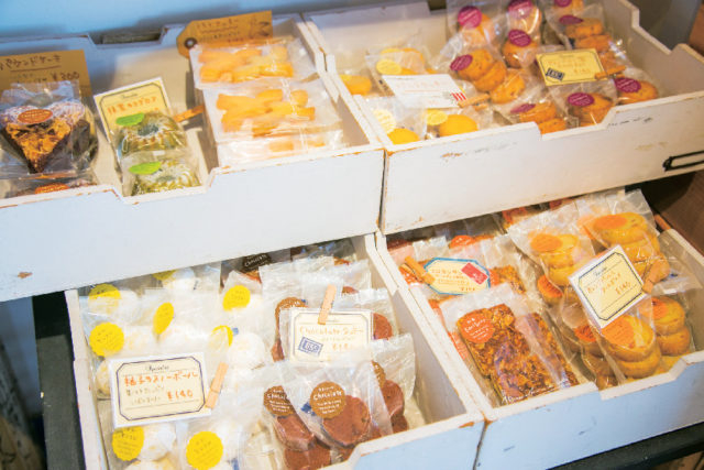 季節のフルーツとクリームをふわふわのシフォンケーキでサンド「Amis」