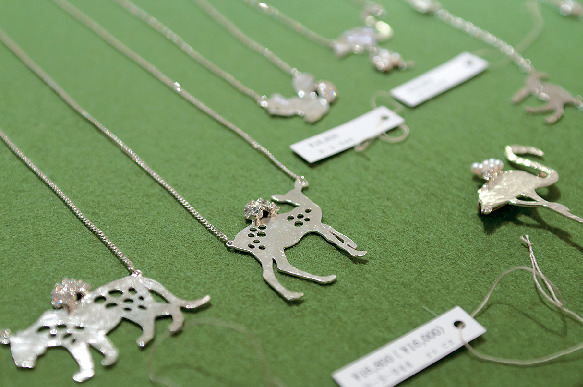 繊細なデザインのハンドメイドアクセサリー「Decorate me」