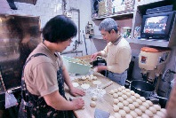 【別府駅前×路地裏】売り切れごめんの小ぶりな豚まん「ぶたまんの店 幸崎」