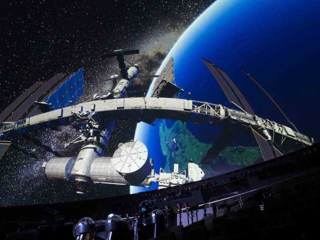 科学に触れて星空も楽しめる「日立シビックセンター科学館・天球劇場」