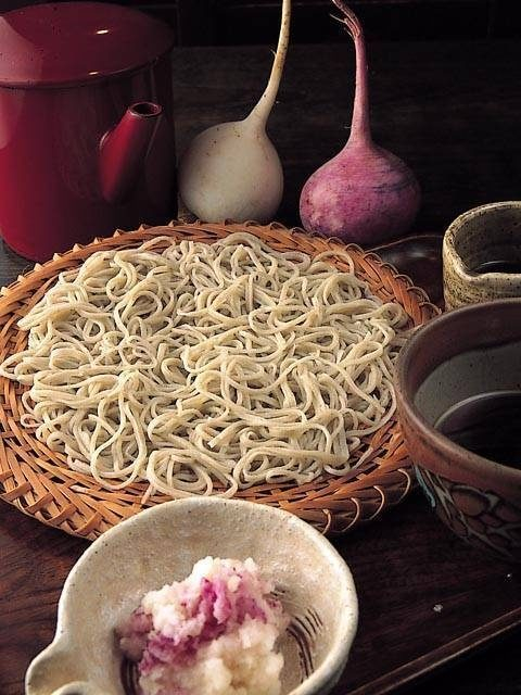 県内産そば粉で打つ香りよいそば「加賀屋」