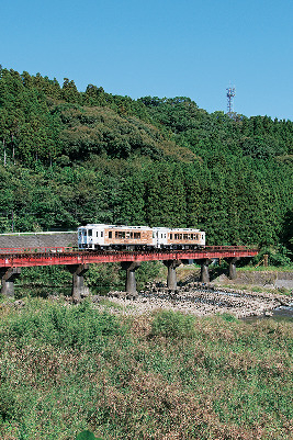 リゾート感あふれる観光特急で日南へ「特急 海幸山幸」