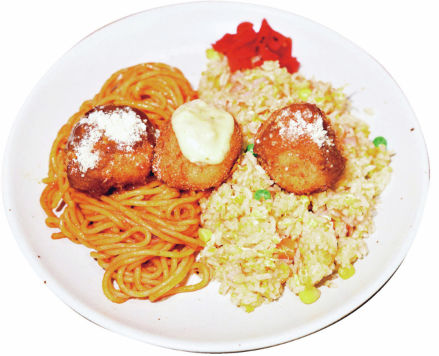 【長崎のトルコライス】トッピングのコロッケが名物!「コロッケ」